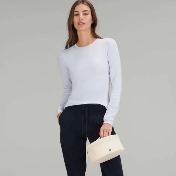 Lululemon Oval Top Access Kit Vol 3.5 L in White Opal - Picture 13 of 14